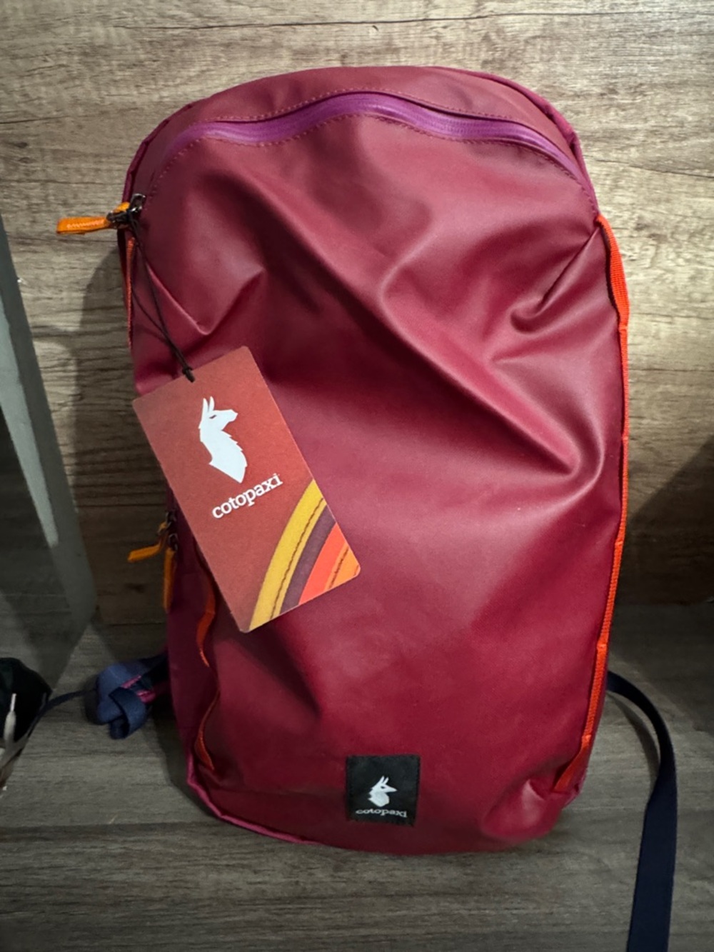 Cotopaxi Vaya 18L backpack Cada Dia 
Raspberry color